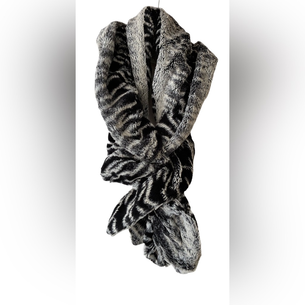 Croft & Barrow Faux Fur Scarf, Gray/Black, Thread End Thru the Hole To Wear